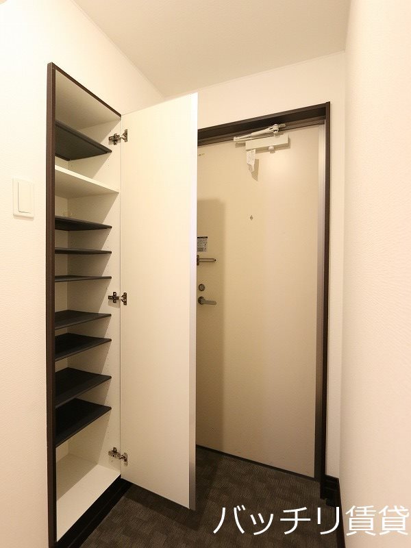 玄関　同型イメージの為、現状を優先致します