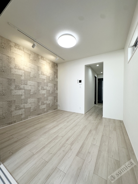 居室・リビング　アクセントクロスがオシャレを演出♪♪