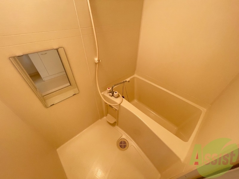 バス・シャワールーム　浴室はこちらになります。一日の疲れを癒しましょう。