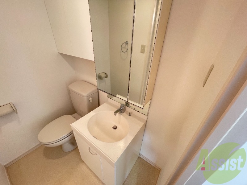 洗面設備　洗面台は独立しています。朝の身支度にご利用下さい。