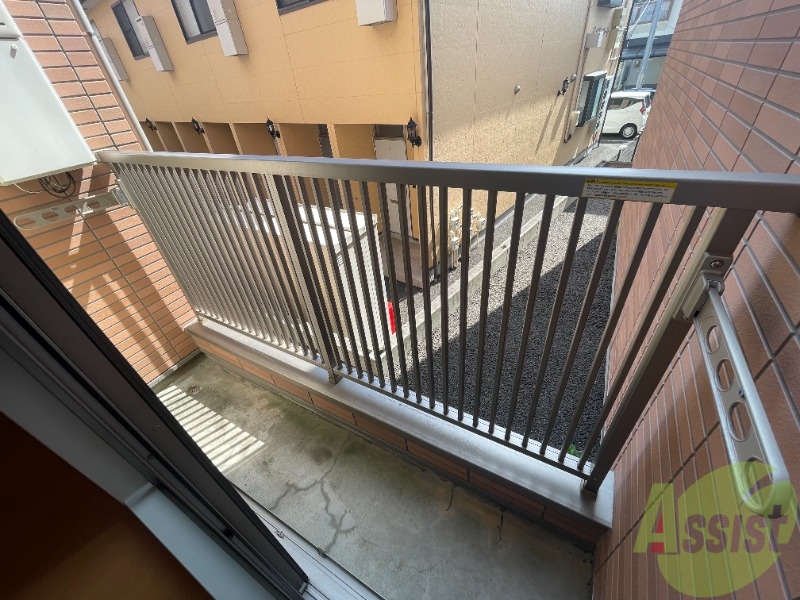 バルコニー　バルコニーはこちらです。洗濯物も干せますね。