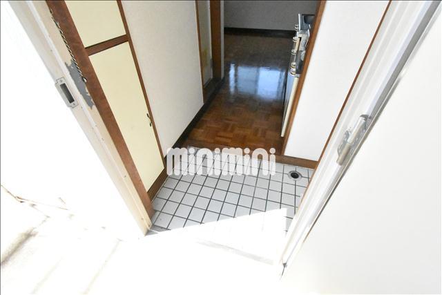 玄関　タイルの玄関スペース