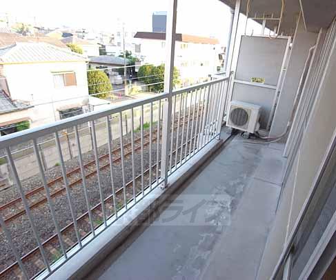 バルコニー　広々としたベランダです。
