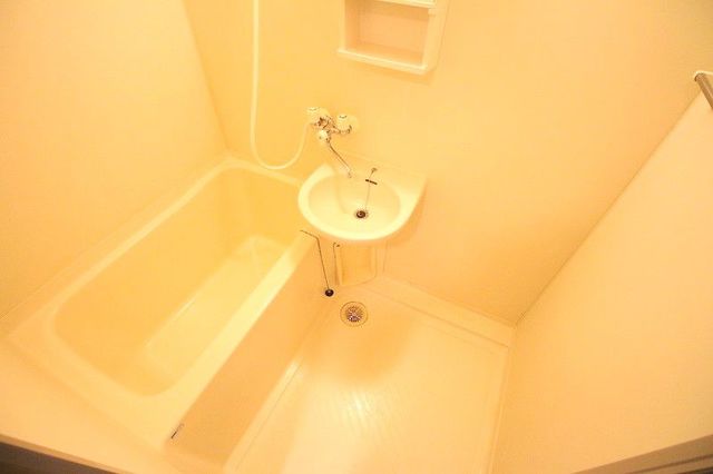 バス・シャワールーム　居住中の為、他室写真となります。現況と異なる場合は、現況優先