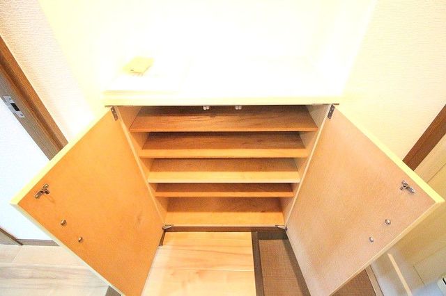 収納　居住中の為、他室写真となります。現況と異なる場合は、現況優先