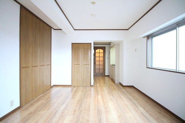 居室・リビング　居住中の為、他室写真となります。現況と異なる場合は、現況優先