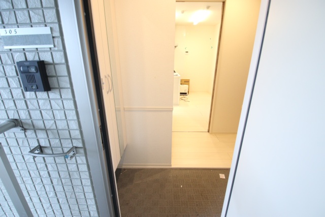 玄関　※別室の参考写真の為、現況優先です。