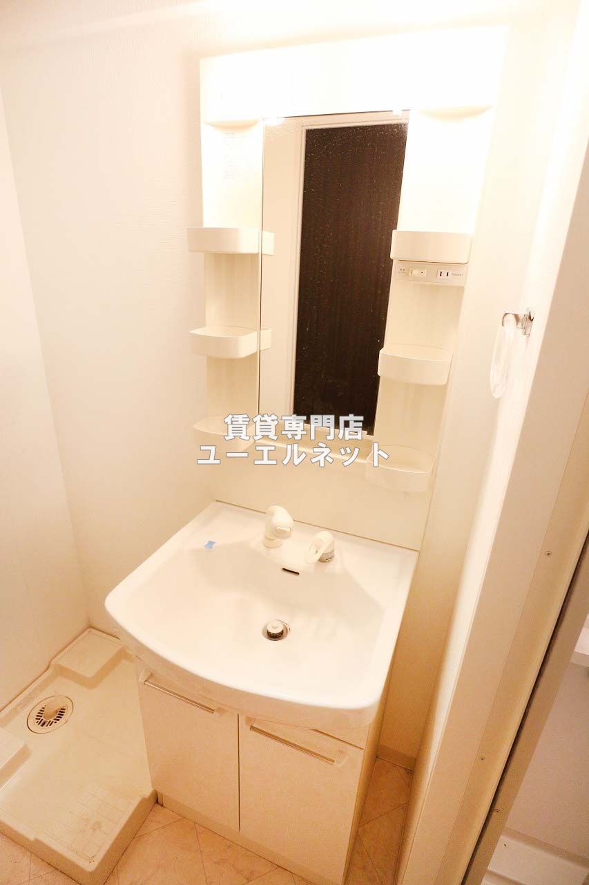 洗面設備　清潔感ある独立洗面台で毎日気持ちよく♪