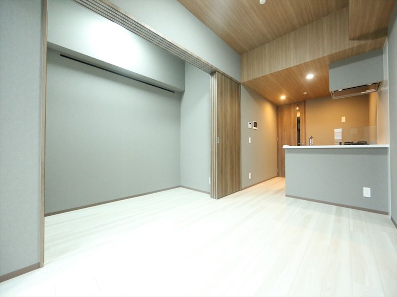 居室・リビング　ＬＤＫ8.2帖　洋室2.5帖　つなげても仕切っても使えます