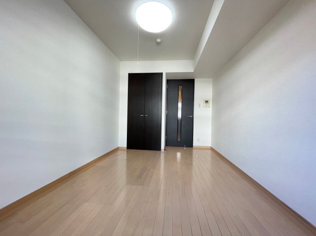 居室・リビング　こちらのリビングで趣味の時間をお楽しみください