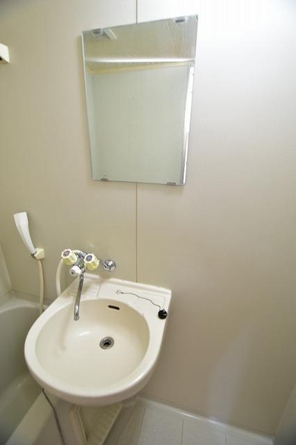 洗面設備　バスルームには洗面台♪
