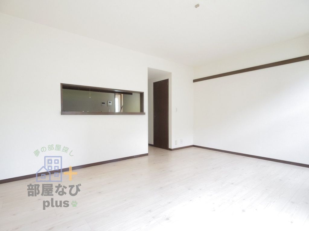 居室・リビング　※他号室写真です