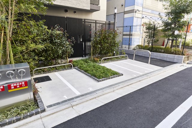 駐車場　駐車場があるので、車を買う予定の方も安心です