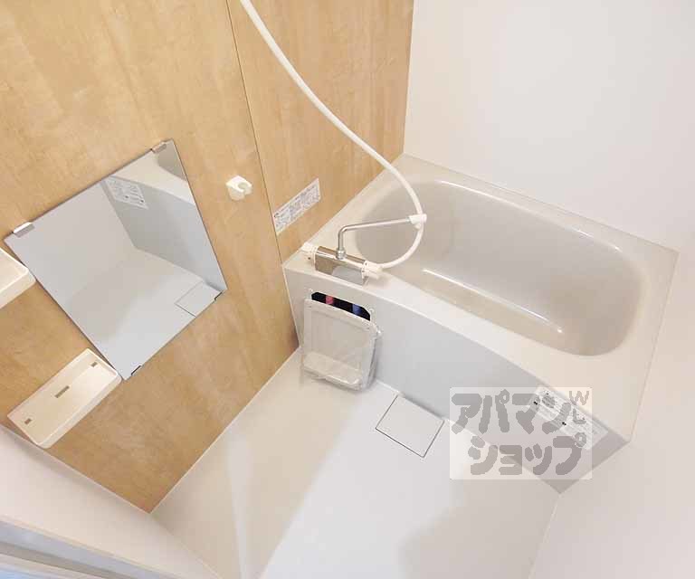 バス・シャワールーム　ゆったり入れるバスルーム。