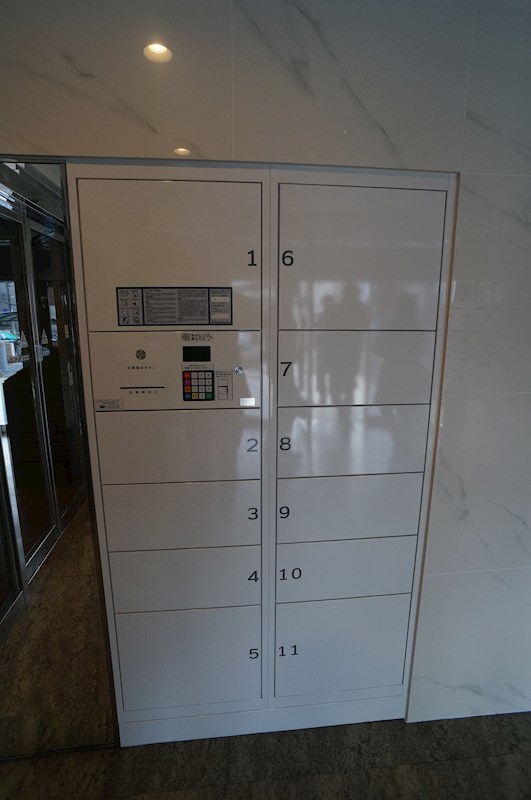 エントランス　宅配BOX完備☆