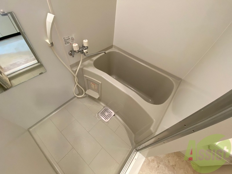 バス・シャワールーム　お風呂になります。一日の疲れを癒してくださいね。