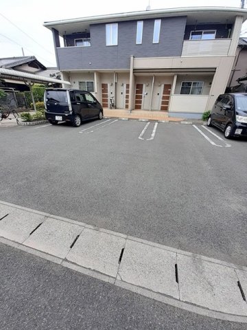 駐車場　駐車場に車を止められます