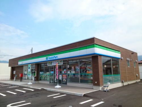 コンビニ　ファミリーマート 勝山郡町店（コンビニ）まで80m