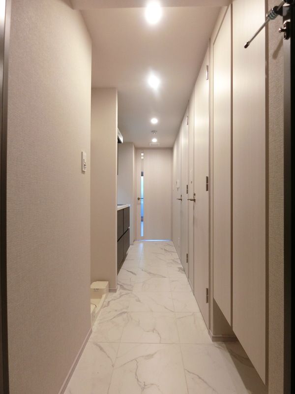 玄関　☆収納もある玄関です☆