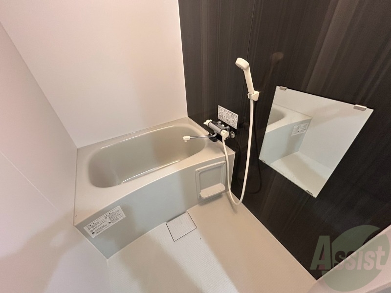 バス・シャワールーム　お風呂になります。一日の疲れを癒してくださいね。