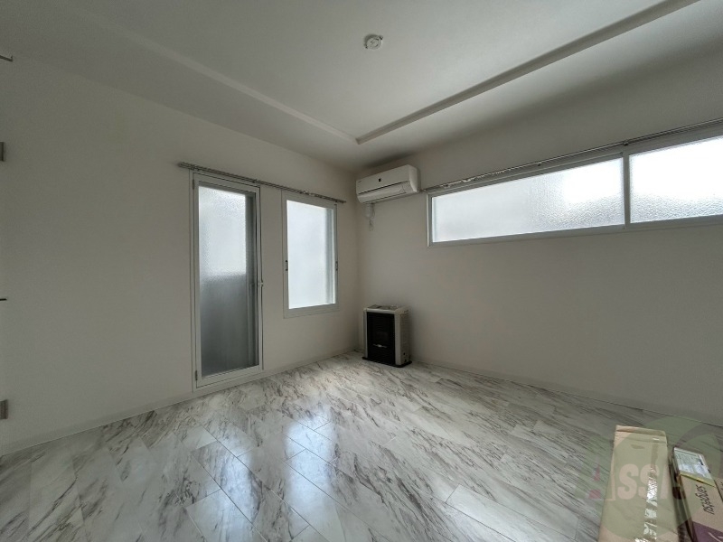 居室・リビング　広々としたリビングですね。使い勝手がよさそうですね！