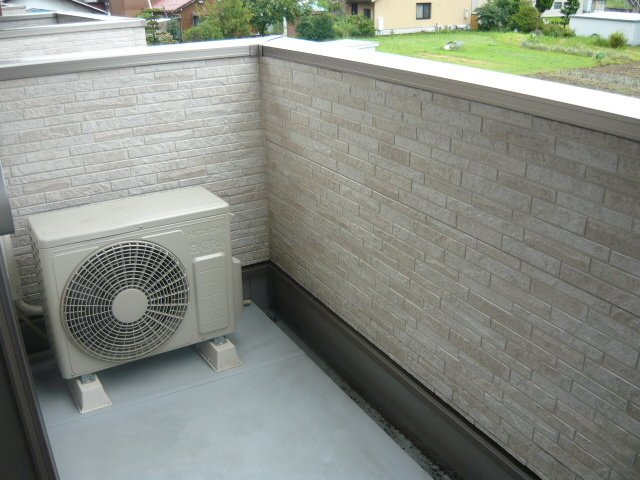 バルコニー　陽当たり良好なバルコニーです