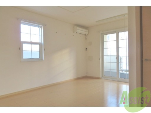 居室・リビング　広々としたお部屋でゆったり休めますね～。