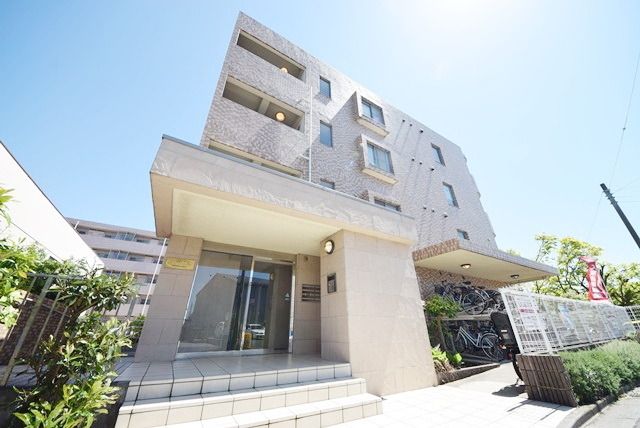 建物外観　★駐車場完備・都市ガス対応★