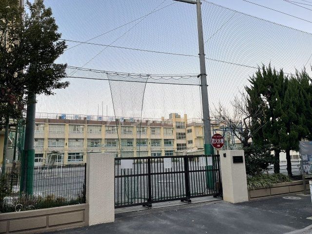 小学校　葛飾区立小松南小学校（小学校）まで328m