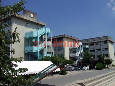 中学校　摂津市立第三中学校（中学校）まで620m