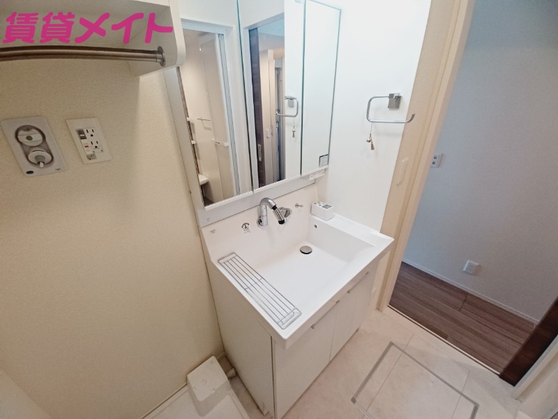 洗面設備　同型参考写真