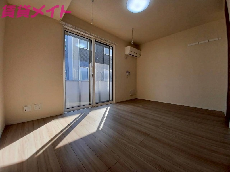 居室・リビング　同型参考写真