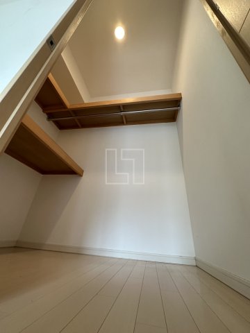 収納　ロイヤルパークスなんば　ウォークインクローゼット