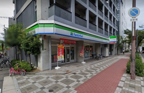 コンビニ　ファミリーマート 本庄西三丁目店（コンビニ）まで191m