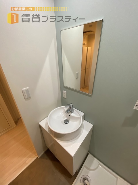 洗面設備　カッコいい洗面台です