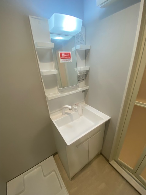 洗面設備　洗面所内に洗面台あり！