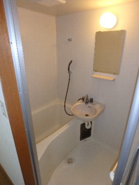 バス・シャワールーム　※退去のお写真です