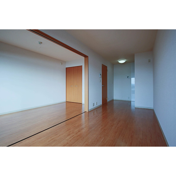 居室・リビング　同じ建物の別のお部屋