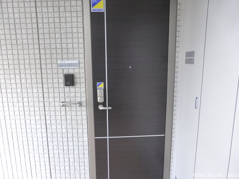 玄関　同物件別部屋