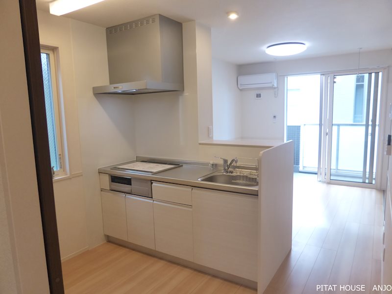 キッチン　同物件別部屋