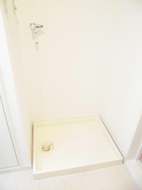 その他設備　バスルーム前の室内洗濯機置場