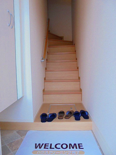 玄関　写真は202号室です（参考）