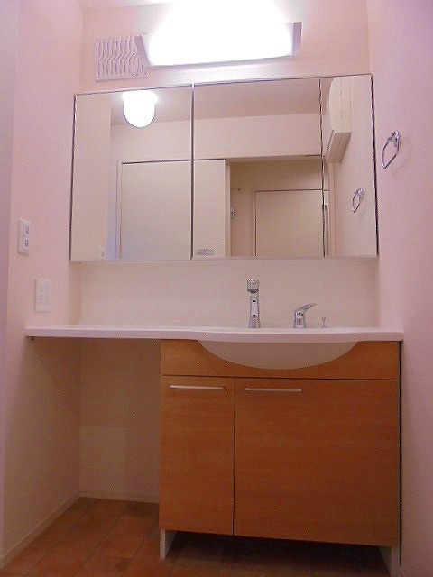 洗面設備　写真は202号室です（参考）