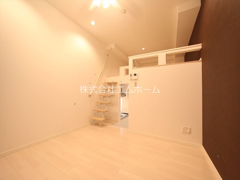 居室・リビング　洋室6.1帖　ロフト6帖（収納にも寝室にも使えます）