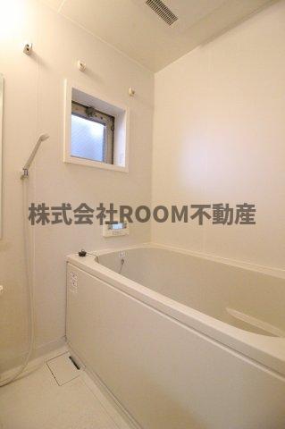 バス・シャワールーム　コンパクトで使いやすいお風呂です