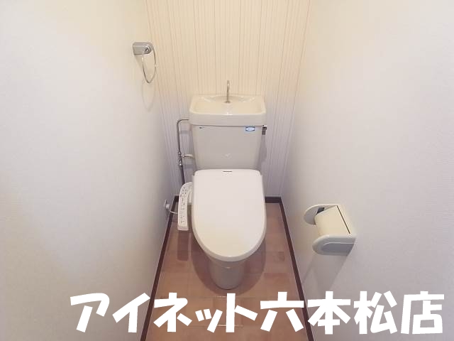 トイレ　ウォシュレット完備です。