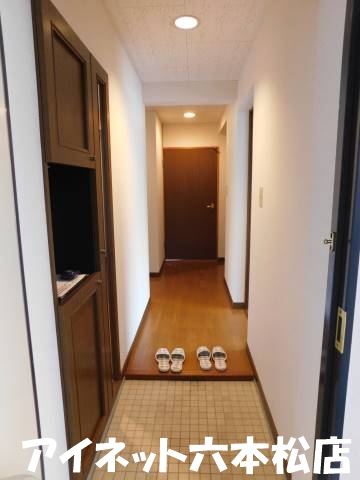 玄関　靴もたくさん入ります。