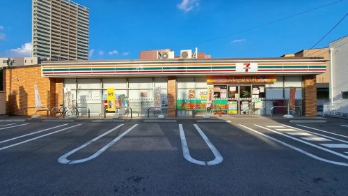 コンビニ　セブンイレブン 練馬大泉学園駅東店（コンビニ）まで271m