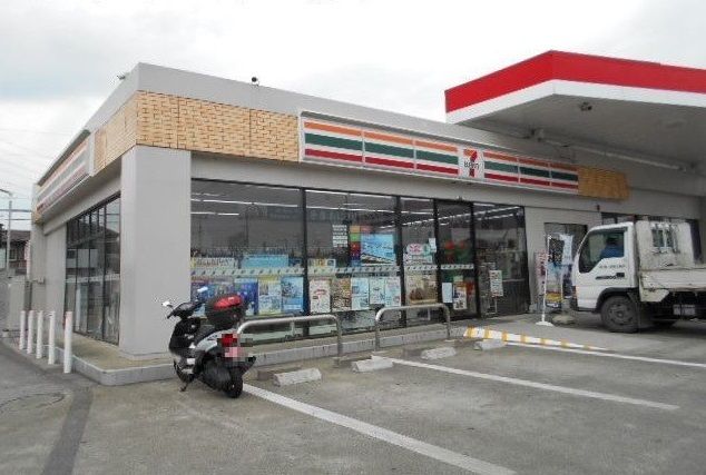 コンビニ　セブンイレブン（コンビニ）まで700m
