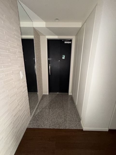 玄関　※クリーニング前の写真です